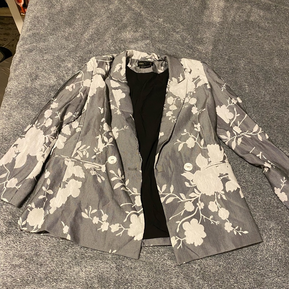Floral unfitted blazer - Love Bonito